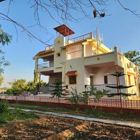 Farmhouse Close To Nature - Kesari Farm Gandhinagar Luaran gambar