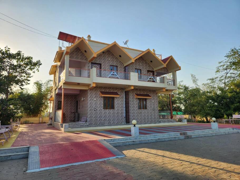 Farmhouse Close To Nature - Kesari Farm Gandhinagar Luaran gambar