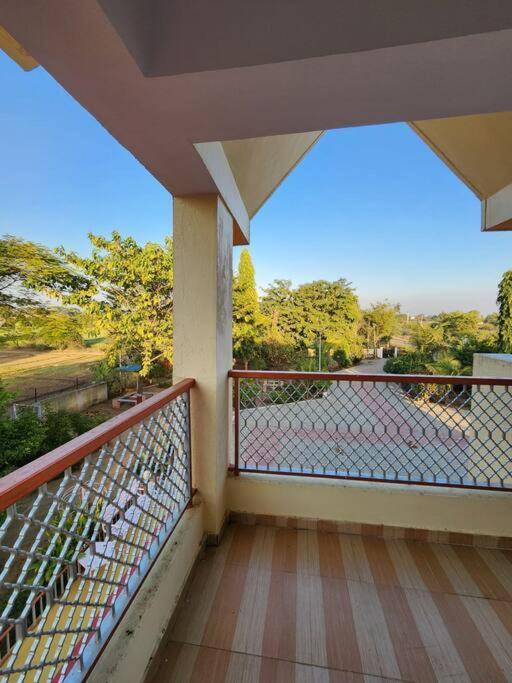 Farmhouse Close To Nature - Kesari Farm Gandhinagar Luaran gambar